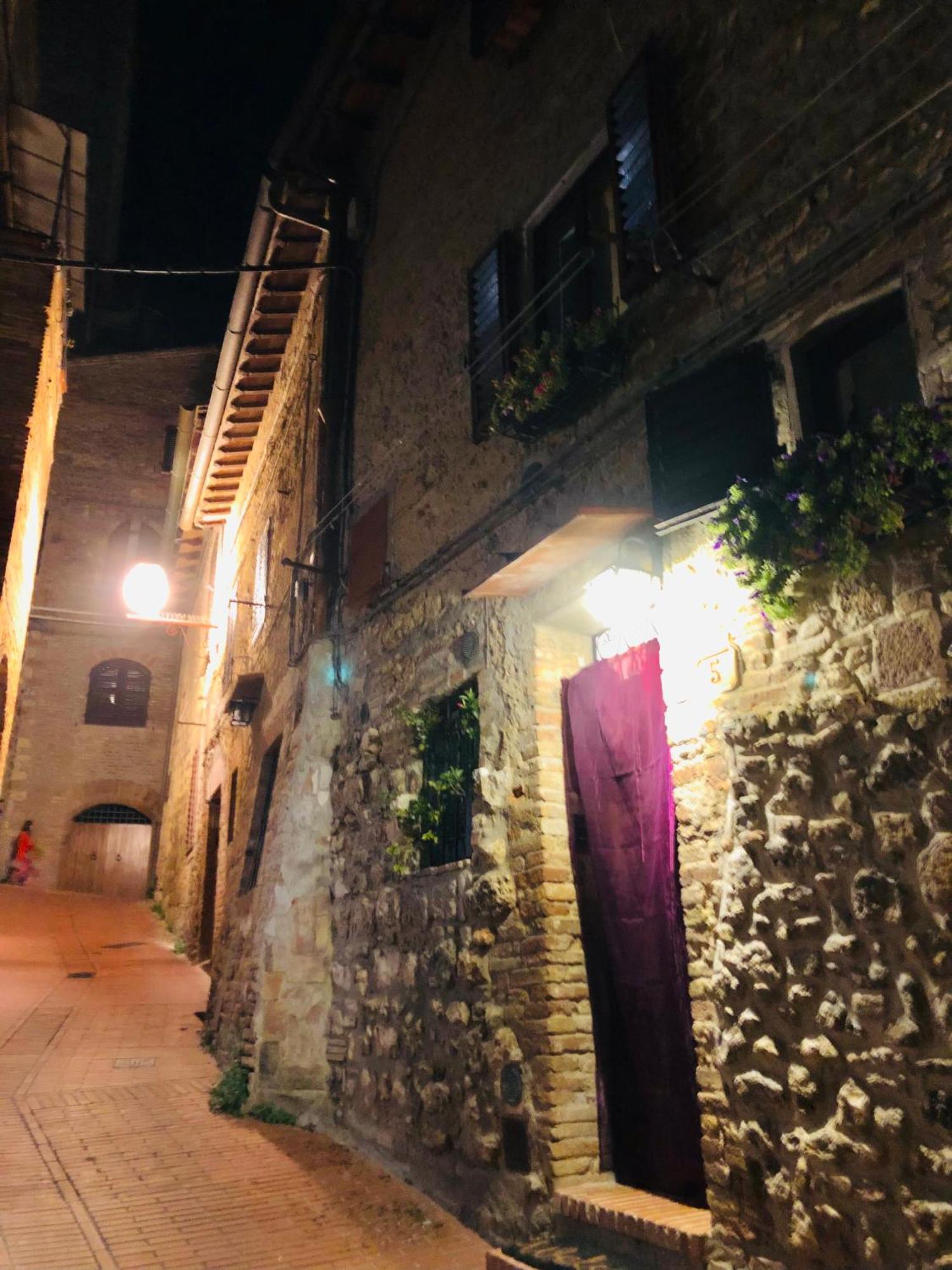 Casa Nel Centro Storico Lägenhet San Gimignano Exteriör bild